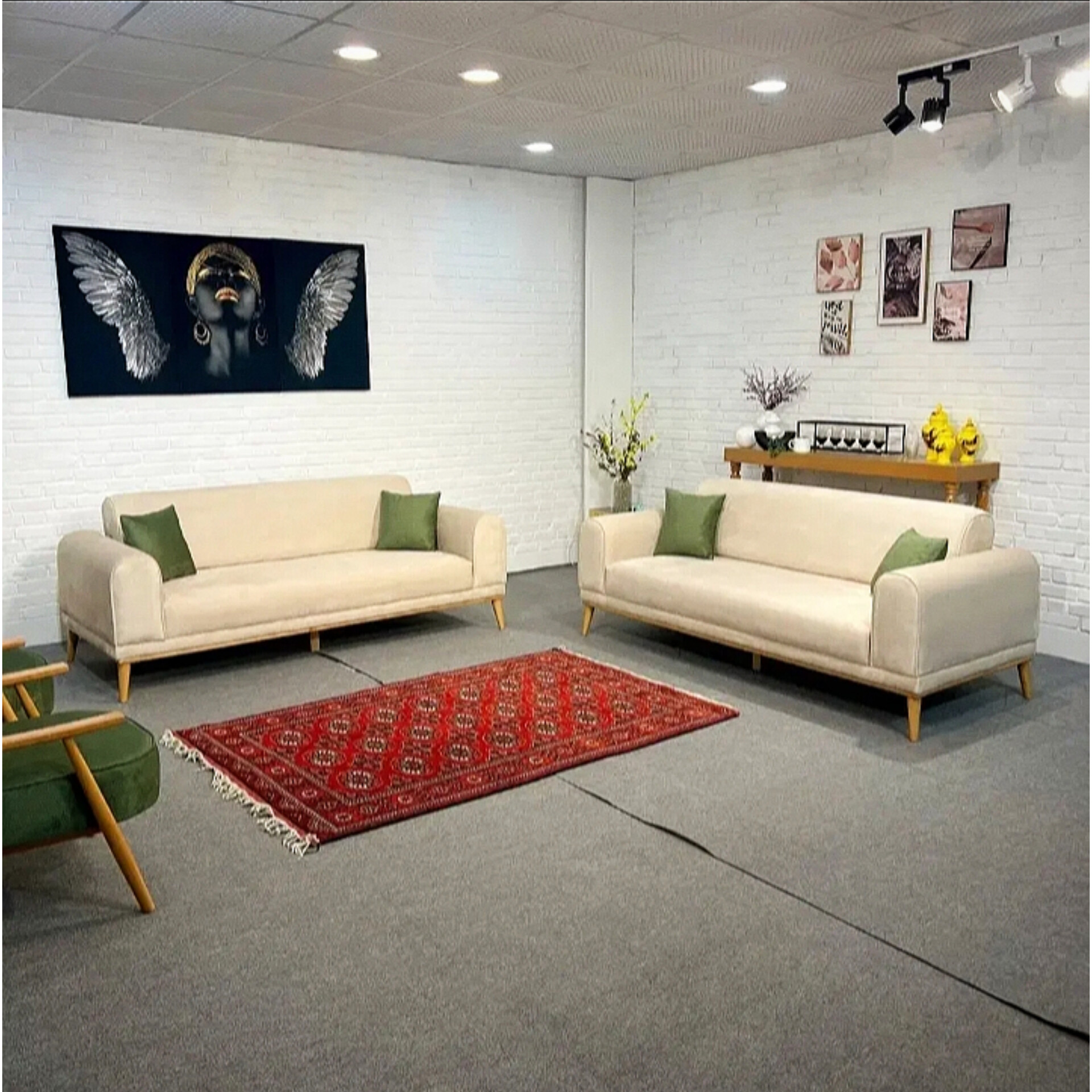  مبل راحتی مینیمال مدل زنبق 5 نفره 3+1+1ابعاد کاناپه 215×85×90متریال چوب روس .نشیمن اسفنج ۳۵ کیلویی پارچه هانزو کاناپه تختخواب شو تکنفره ها دسته چوبی دارای رنگبندی چوب و پارچه استفاده از بهترین یراق آلات
