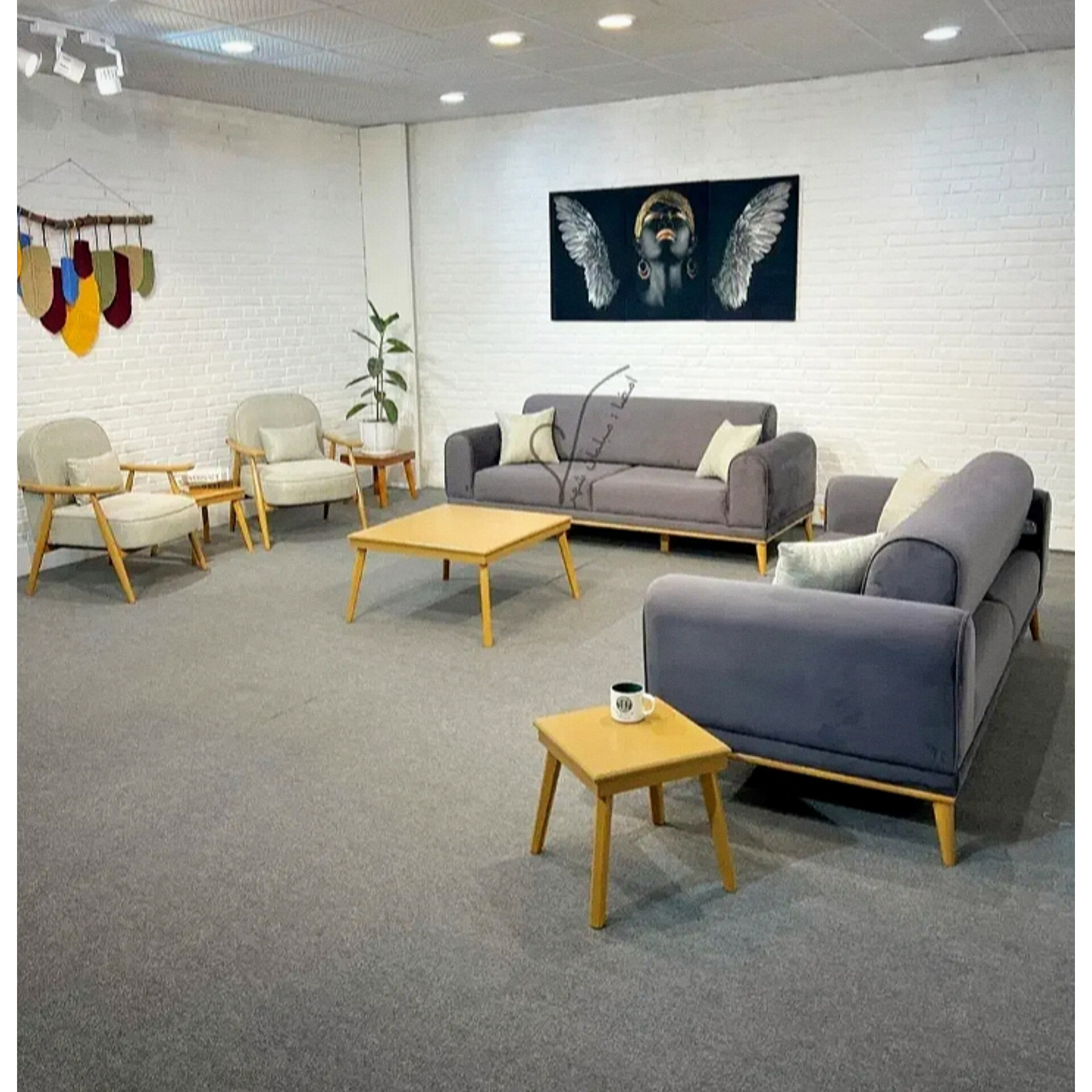  مبل راحتی مینیمال مدل زنبق 5 نفره 3+1+1ابعاد کاناپه 215×85×90متریال چوب روس .نشیمن اسفنج ۳۵ کیلویی پارچه هانزو کاناپه تختخواب شو تکنفره ها دسته چوبی دارای رنگبندی چوب و پارچه استفاده از بهترین یراق آلات