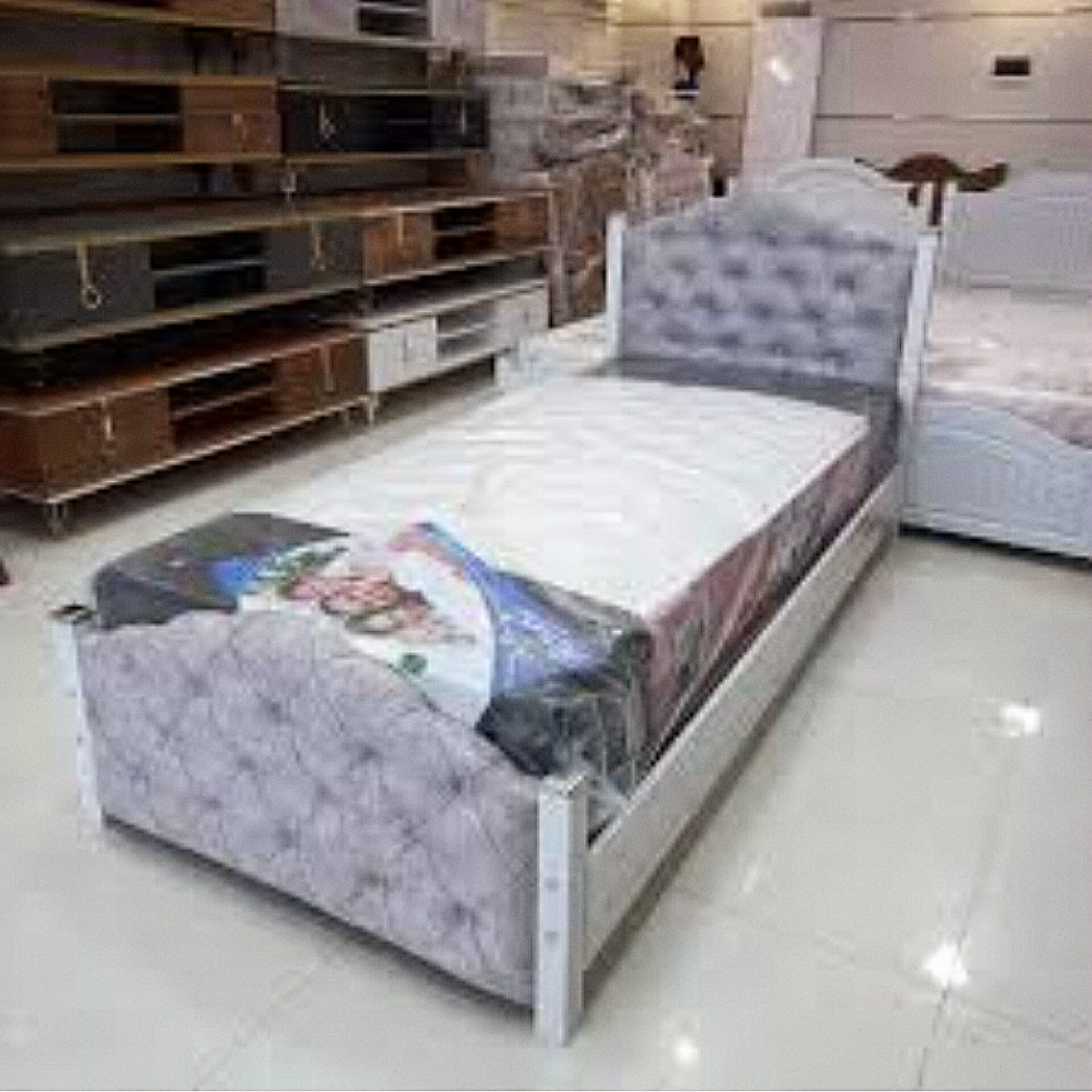 تخت خواب یکنفره مدل جاسمین سایز ۹۰جنس mdf سایز 200×90×110سرتخت و قید وسط پارچه لمسه شده دارای رنگبندی 