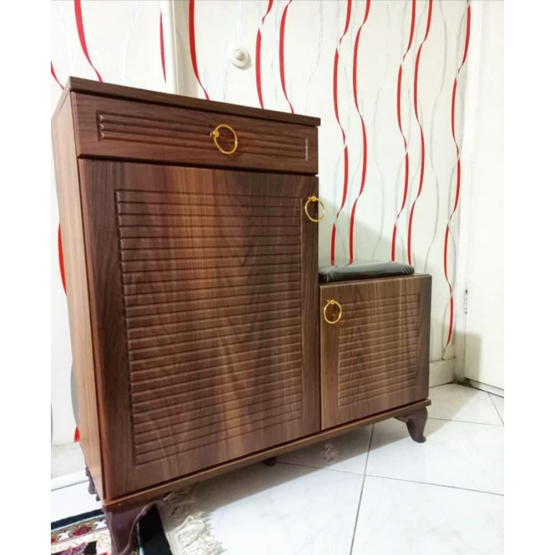  جاکفشی نشیمن دار مدل ال جنس mdf ابعاد 90×32×95دو درب دارای لولای آرام بند دارای رنگبندی چهار طبقه 