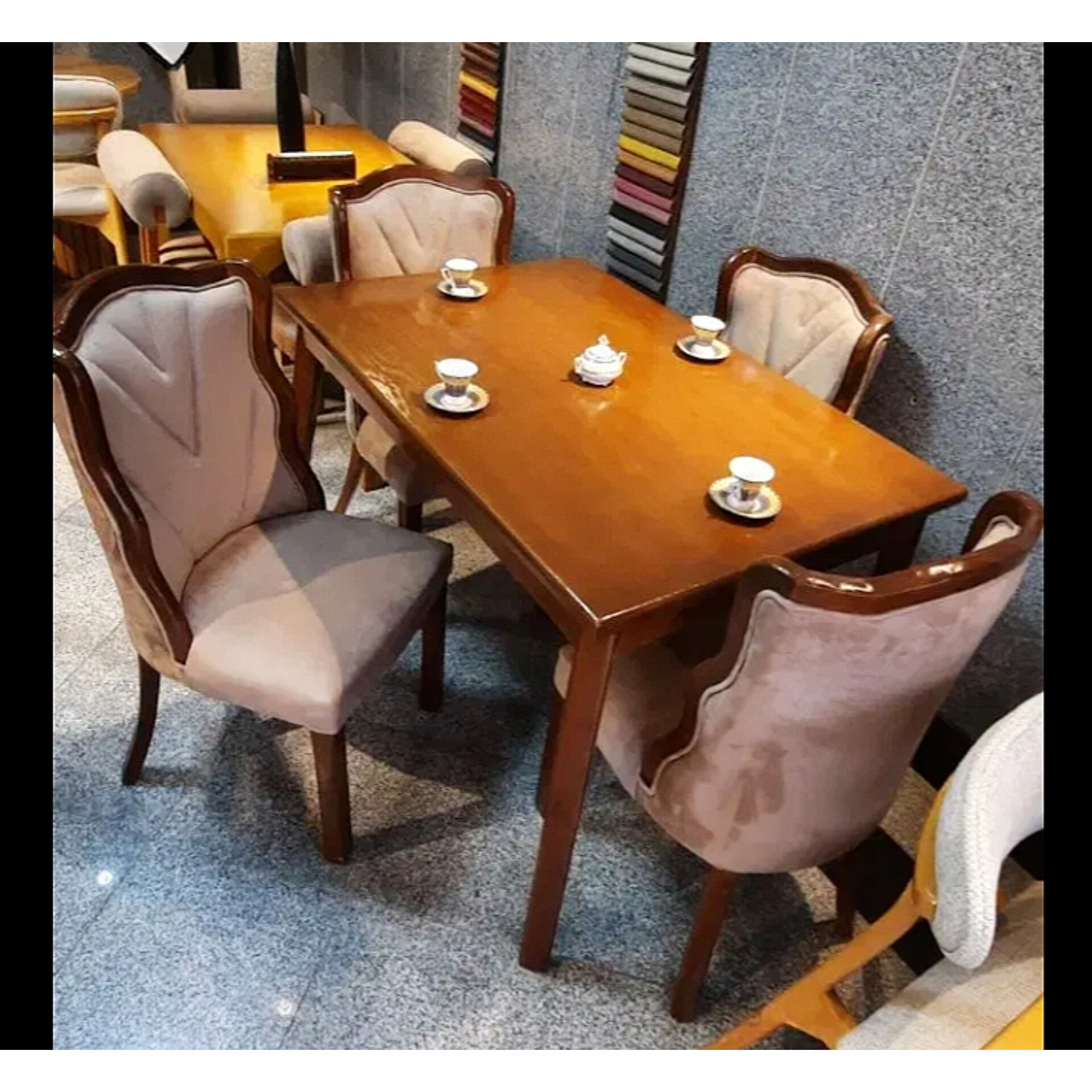  میز و صندلی ناهارخوری 4 نفره مدل فلامینگو ابعاد 80×120×7850×50×50جنس چوب روس نشیمن اسفنج ۳۵ کیلویی پارچه هانزو کف اسفنج  دارای رنگبندی چوب و پارچه 
