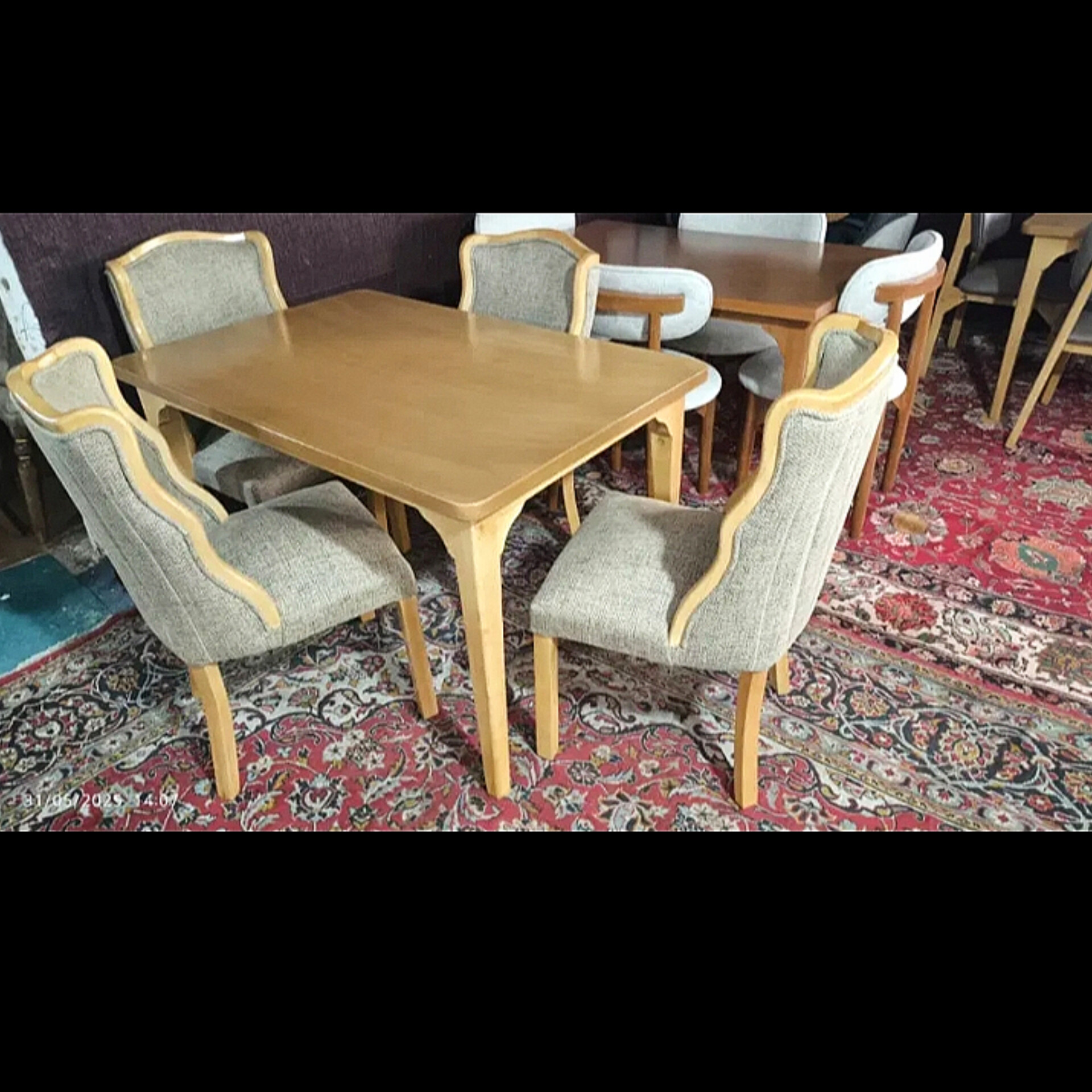  میز و صندلی ناهارخوری 4 نفره مدل فلامینگو ابعاد 80×120×7850×50×50جنس چوب روس نشیمن اسفنج ۳۵ کیلویی پارچه هانزو کف اسفنج  دارای رنگبندی چوب و پارچه 