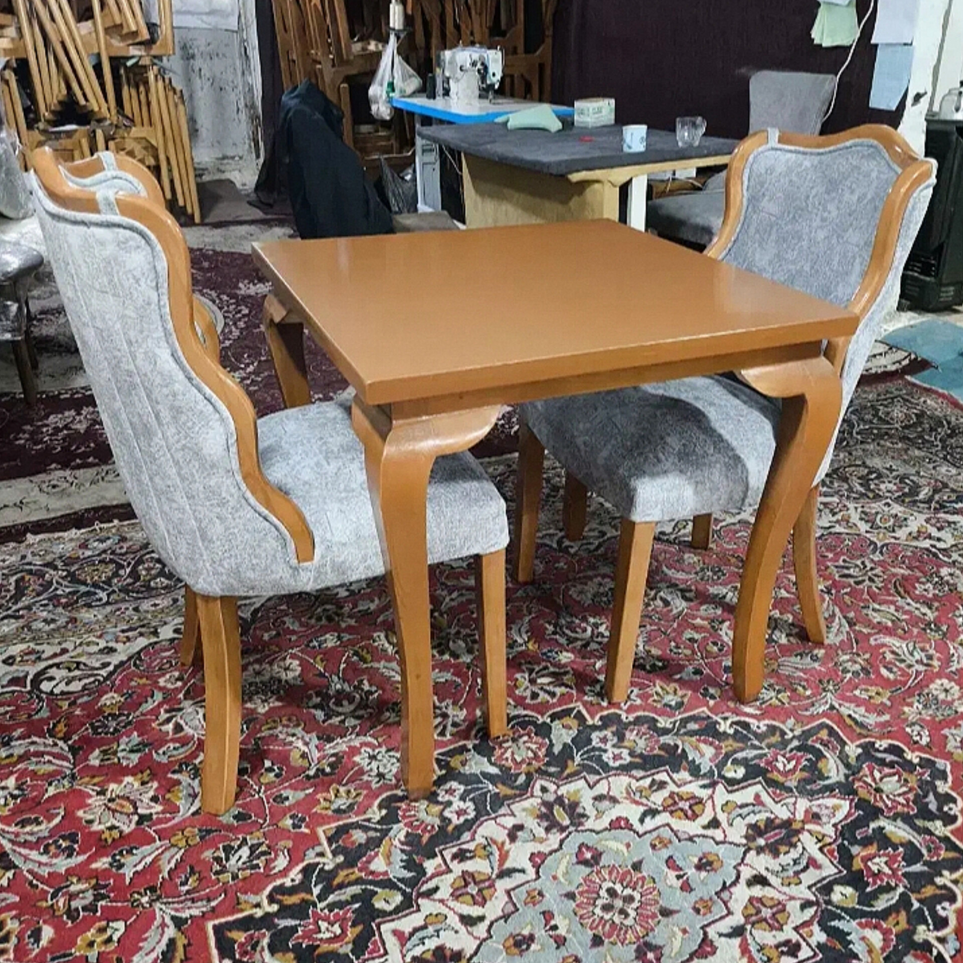  میز و صندلی ناهارخوری 4 نفره مدل فلامینگو ابعاد 80×120×7850×50×50جنس چوب روس نشیمن اسفنج ۳۵ کیلویی پارچه هانزو کف اسفنج  دارای رنگبندی چوب و پارچه 