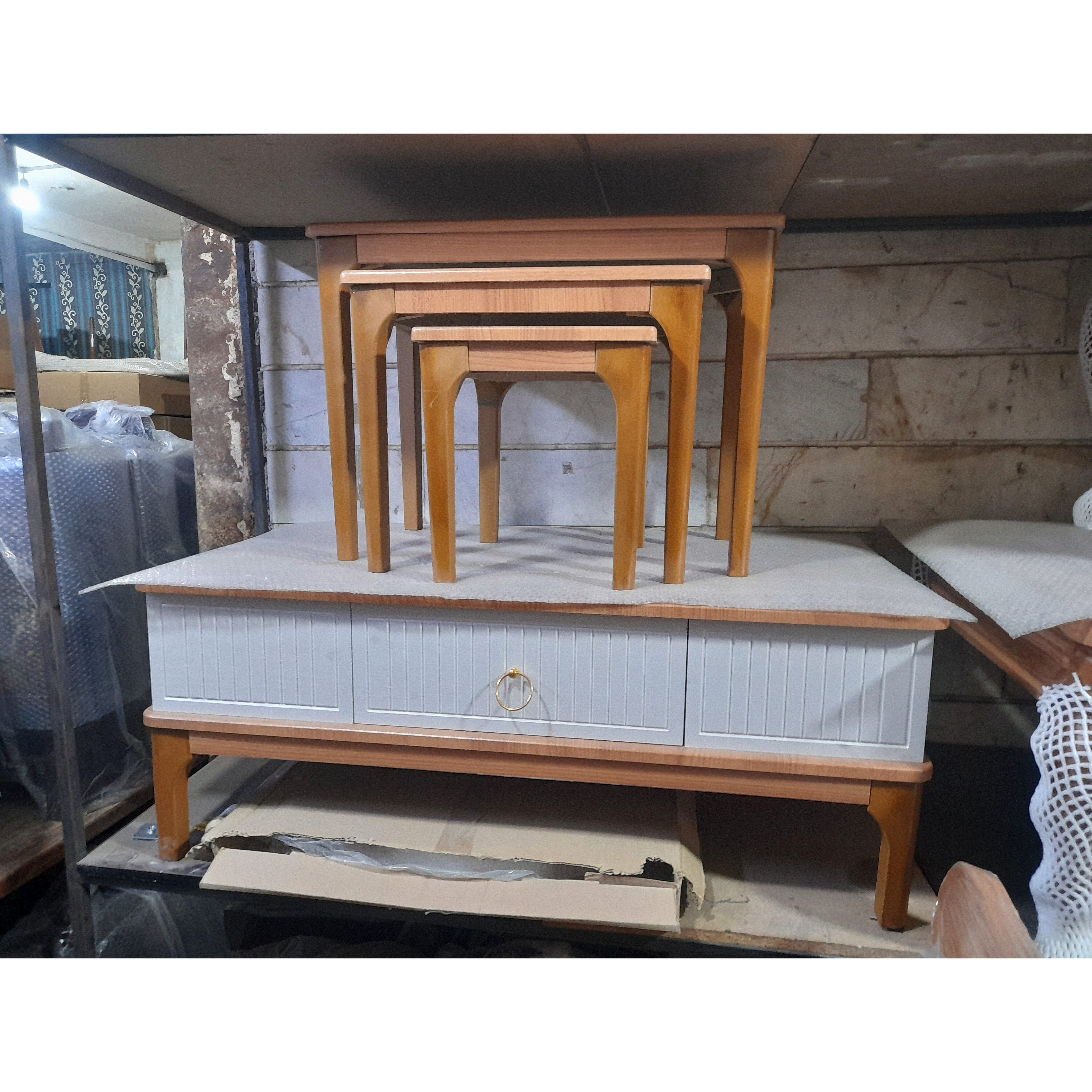  میز جلومبلی و عسلی مدل ونوس 4عددیجنس mdf وکیومکشو خور دورنگ سه تا عسلی زیر هم رو ابعاد 65×100×27پایه ها پیچی تک رنگ