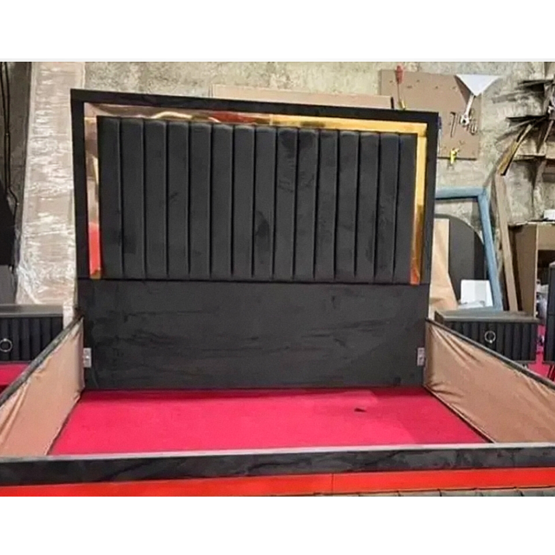  سرویس خواب دونفره مدل خطی جنس mdf تمام پارچه دارای کفی تختابعاد تخت 200×160×115سرویس خواب شامل :تخت خواب دونفره کفی تخت میز آرایش قاب آینه صندلی پاتختی دارای رنگبندی 