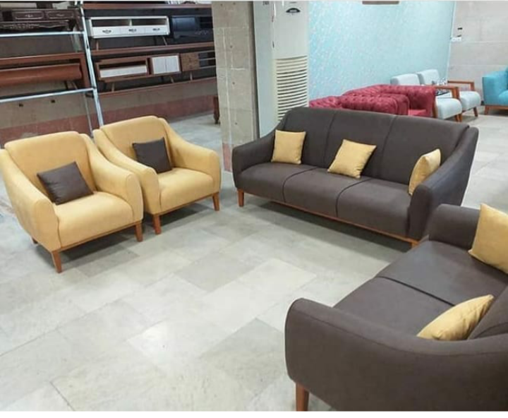  مبل کارلو ۵ نفره 3+1+1کلاف چوب روس نشیمن اسفنج ۳۵ کیلویی کف فنر پارچه هانزو دارای رنگبندی چوب و پارچه 