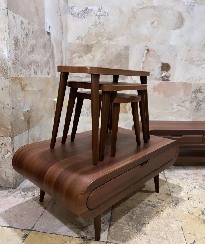   میز جلومبلی و عسلی مدل رادیویی 4تکه جنس mdf وکیوم 24 ماه ضمانت شرکتی ابعاد 100×67×35جلومبلی 2 کشو و 3 تا عسلی زیر هم رو پایه های پیچی بسته بندی کارتن دارای رنگبندی 