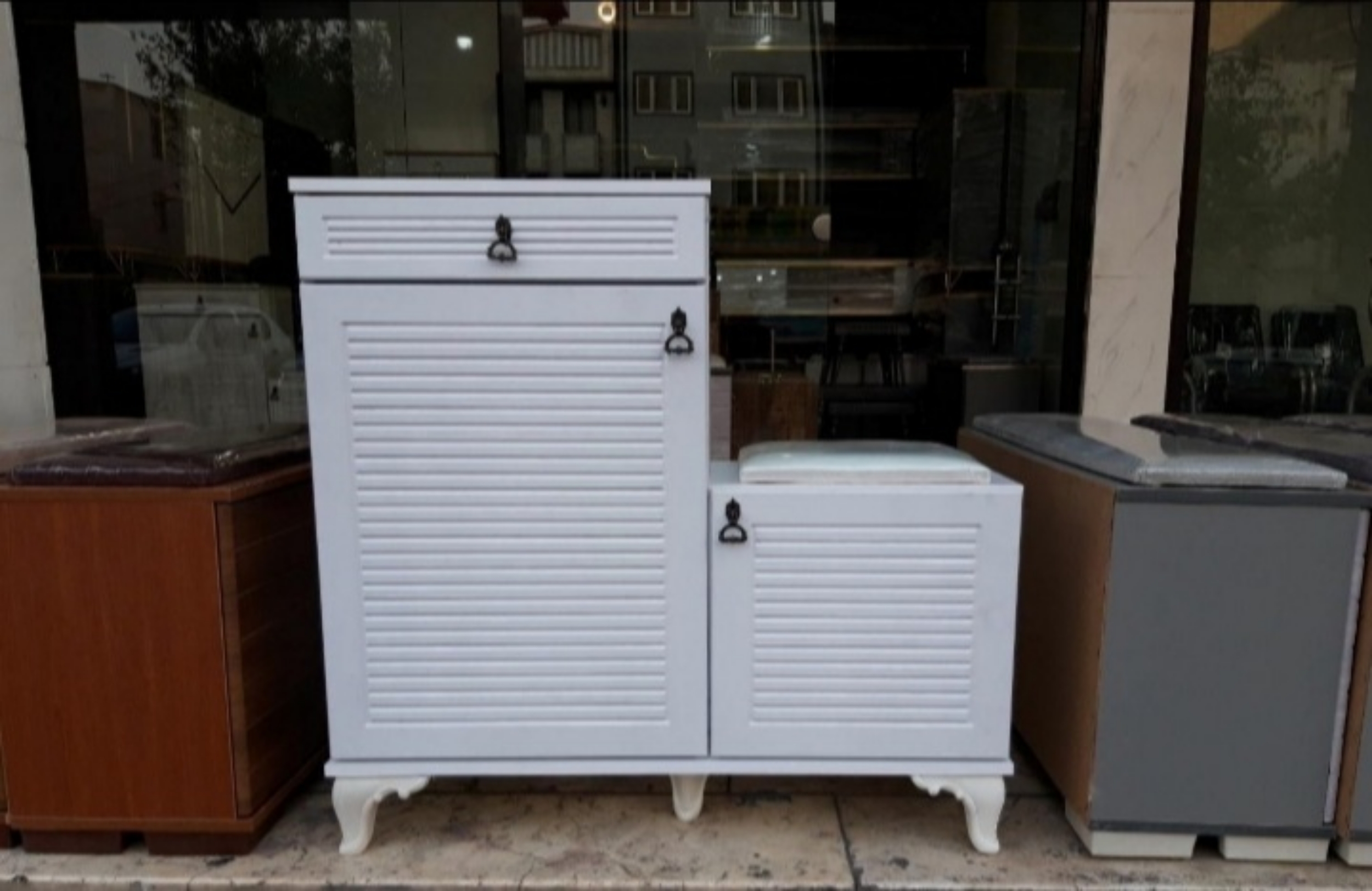  جاکفشی نشیمن دار مدل ال جنس mdf ابعاد 90×32×95دو درب دارای لولای آرام بند دارای رنگبندی چهار طبقه 