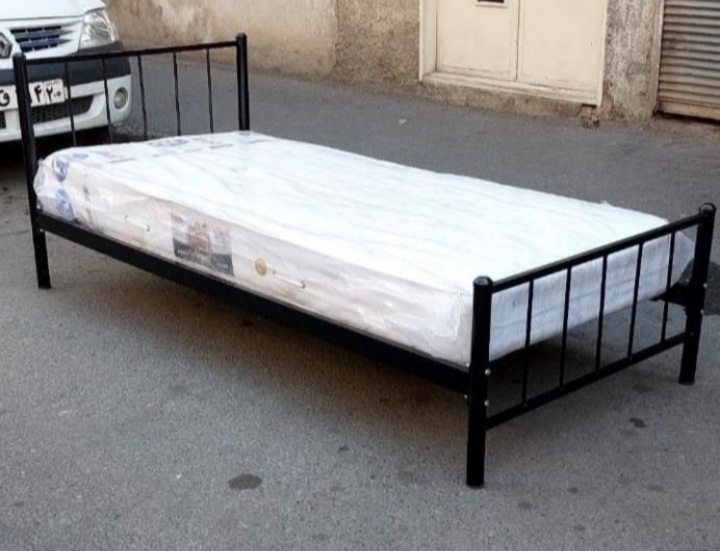  تختخواب یکنفره مدل یکتا سایز 90جنس فلزی پروفیل با رنگ کوره ای ابعاد 200×90×110پایه دار اتصالات پیچی با کفی mdf تحمل وزن تا 120 کیلوگرم 