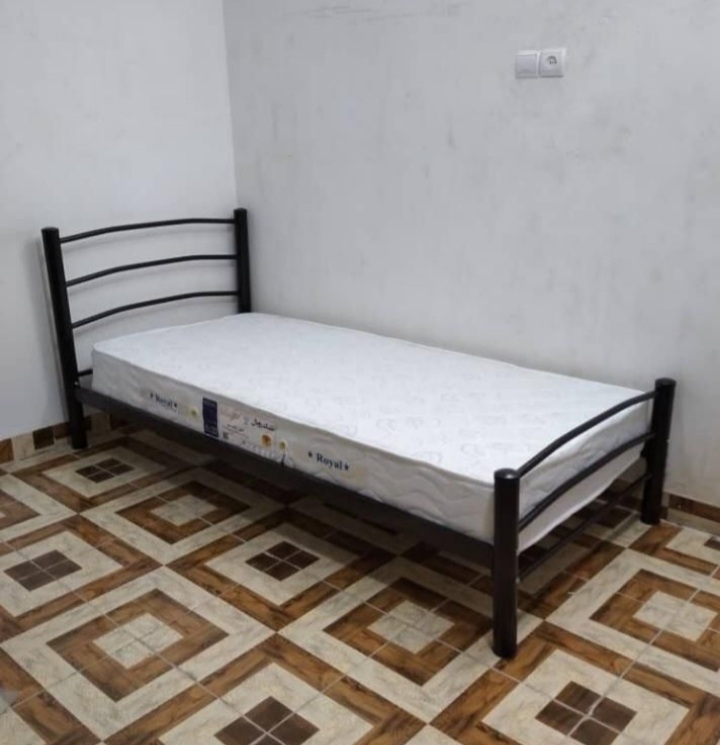  تختخواب یکنفره مدل یکتا سایز 90جنس فلزی پروفیل با رنگ کوره ای ابعاد 200×90×110پایه دار اتصالات پیچی با کفی mdf تحمل وزن تا 120 کیلوگرم 