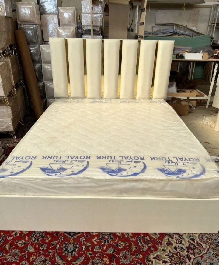  سرویس خواب دونفره مدل خطی جنس mdf تمام پارچه دارای کفی تختابعاد تخت 200×160×115سرویس خواب شامل :تخت خواب دونفره کفی تخت میز آرایش قاب آینه صندلی پاتختی دارای رنگبندی 