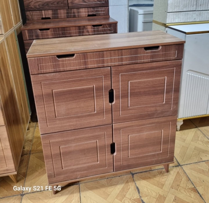  جاکفشی ۴ درب  و یک کشو بدون دستگیره مدل کارنجنس نما mdf وکیوم و بدنه ملامینه ابعاد 95×90×35عمق 354 طبقه وکیوم 3دهم دارای رنگبندی 