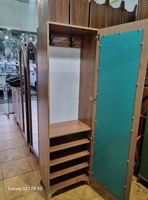 جاکفشی و رختکن ریلی آینه مستطیل